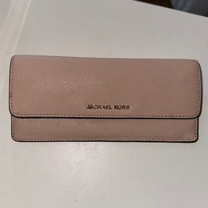 Blush micheal kors wallet